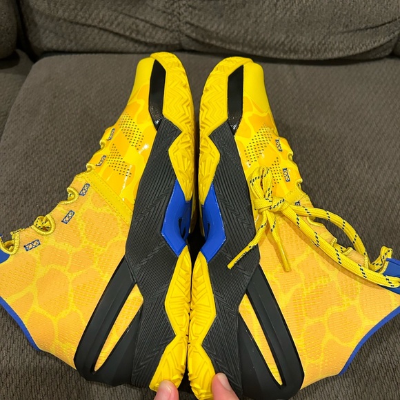 Under Armour Curry 2 Retro “Double Bang” Gold Taxi 3026281-700 Men's Size 7.5 - Picture 5 of 10